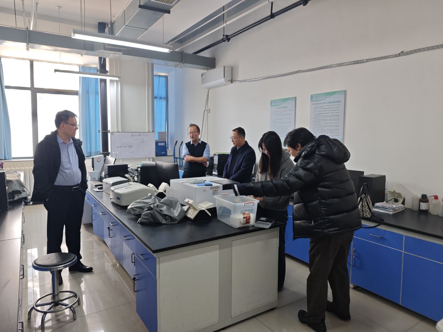 严把安全关，护航新学期——理学院全面开展实验室安全检查与医药教学设备准备工作